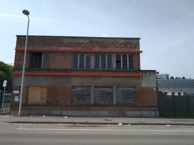 Many post-industrial cities still have traces of defunct heavy industries, which would suggest considerable pollution that needs to be addressed in any renaturation attempt.